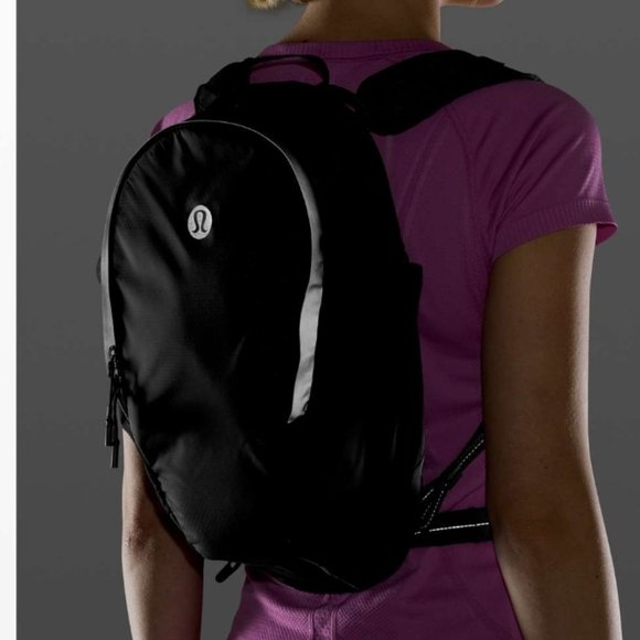 NWOT Lululemon far and free backpack  sz 13L - Picture 5 of 11